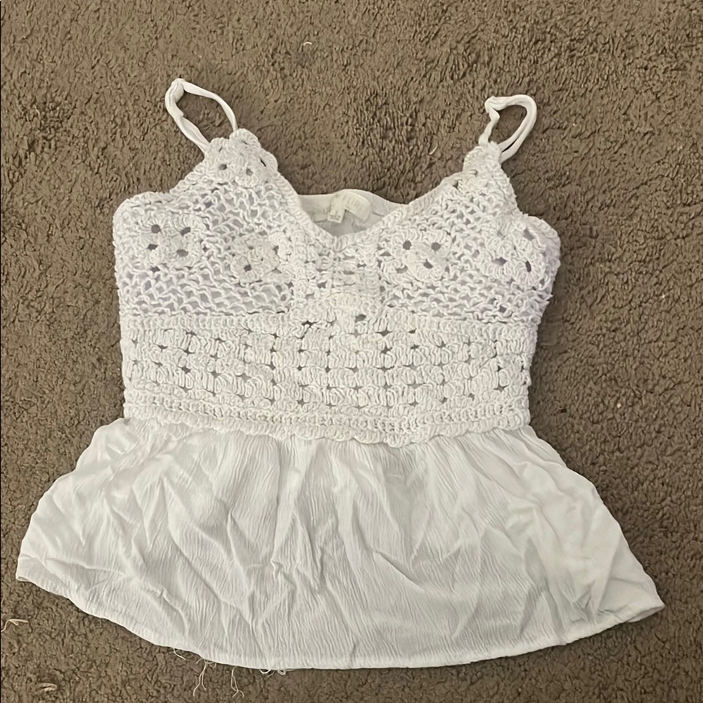 White Crochet Lace Women's Top from Kohl’s barely worn just once, good metrical